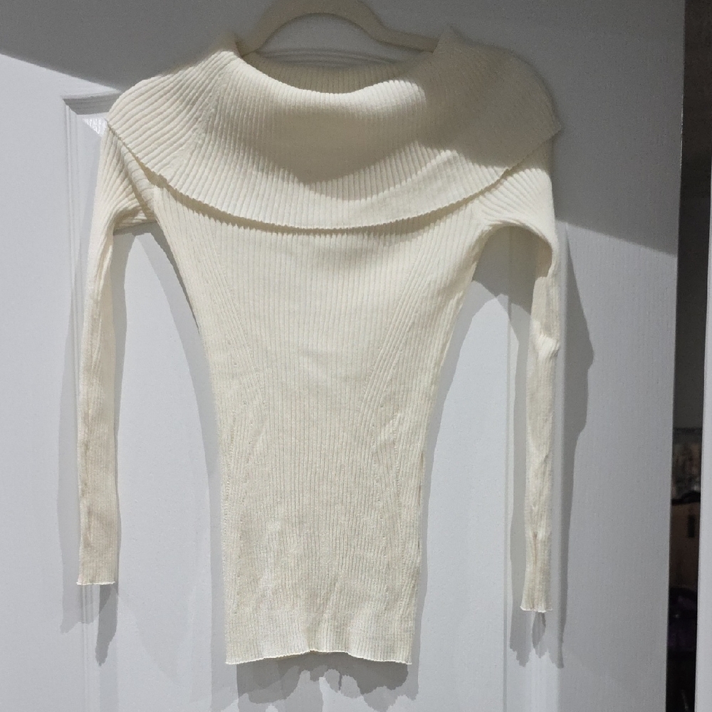 Massimo Dutti Elegant Off-Shoulder Sweater in Cream